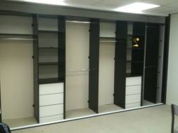 This interior is been done in black and white to match the doors and colour scheme of the room, this shows full hanging, double hanging and shelving with built-in drawers